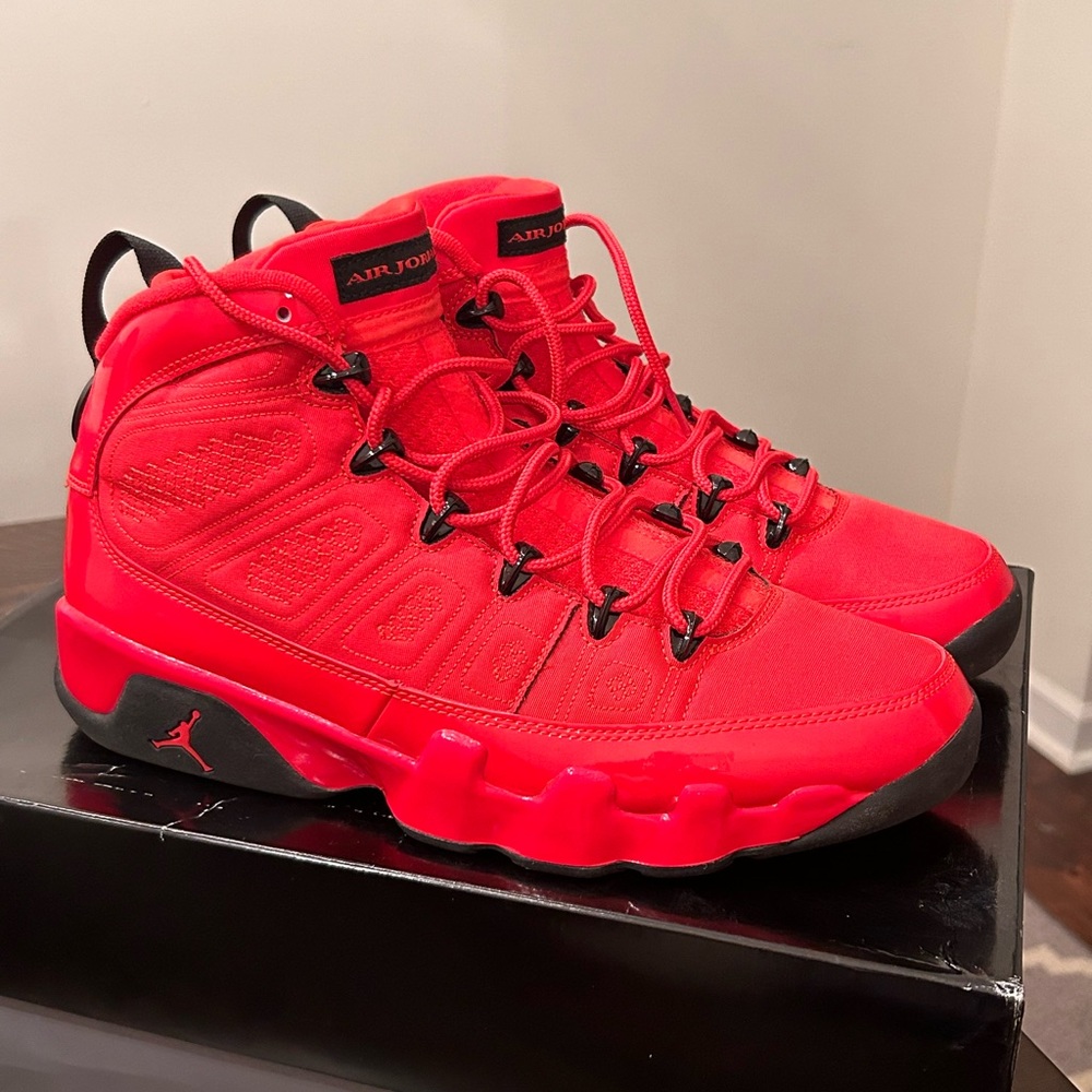 Air Jordan 9 Retro 'Chile inspiration from 2012's 'Motorboat Jones' colorway.